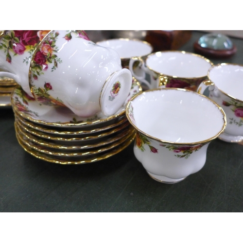 804 - A Royal Albert Old Country Roses six setting tea service (22)