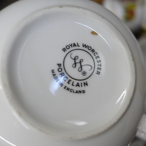 808 - Royal Worcester Evesham china **PLEASE NOTE THIS LOT IS NOT ELIGIBLE FOR IN-HOUSE POSTING AND PACKIN... 