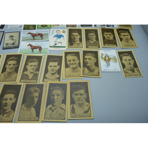 843 - Cigarette cards, sports including football (26), Val, Pattreiouex, Thomson (22); golf, cycling, rugb... 