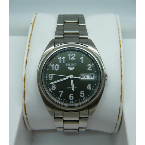 844 - A Seiko '5' automatic day date wristwatch, with instructions