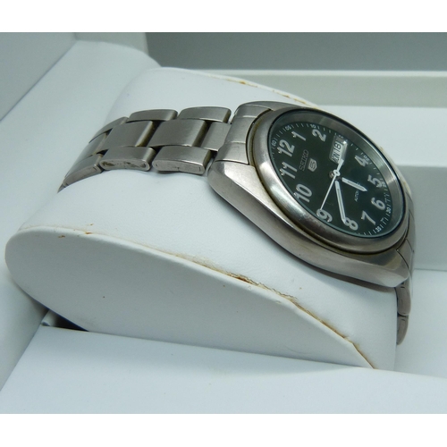 844 - A Seiko '5' automatic day date wristwatch, with instructions