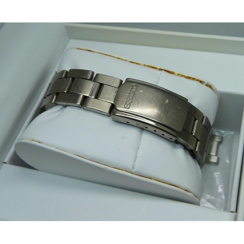 845 - A Seiko Titanium day date wristwatch with spare links