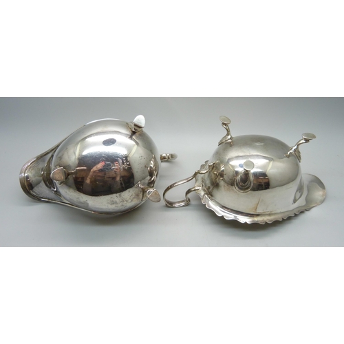 859 - Two silver sauce boats, 86g and 158g, (244g)