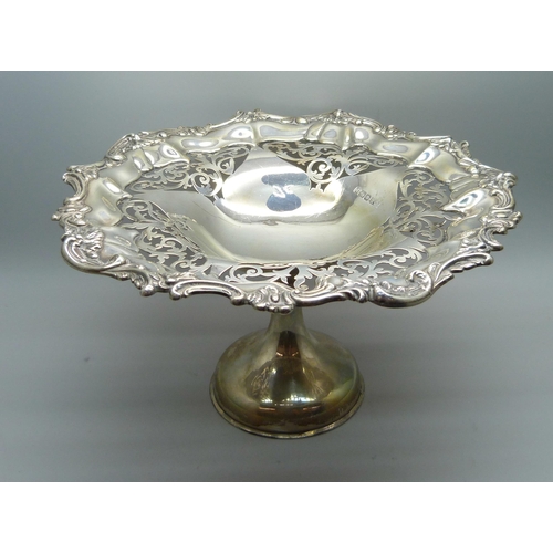 864 - A pierced silver pedestal bowl, 375g, diameter 21.5cm