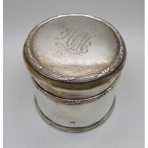 867 - A silver pot with screw lid, 208g, height 6.5cm