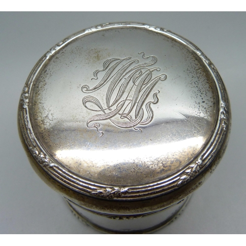 867 - A silver pot with screw lid, 208g, height 6.5cm