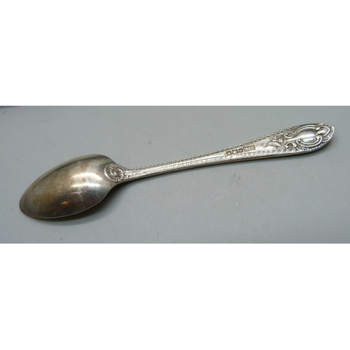 870 - A cased set of six silver spoons and sugar bows, by Walker & Hall, 105g