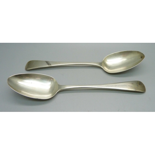 885 - A pair of George III silver serving spoons, London 1811, Peter and William Bateman, 132g