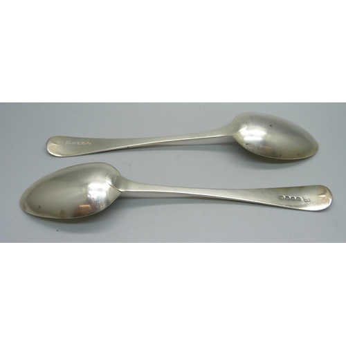 885 - A pair of George III silver serving spoons, London 1811, Peter and William Bateman, 132g