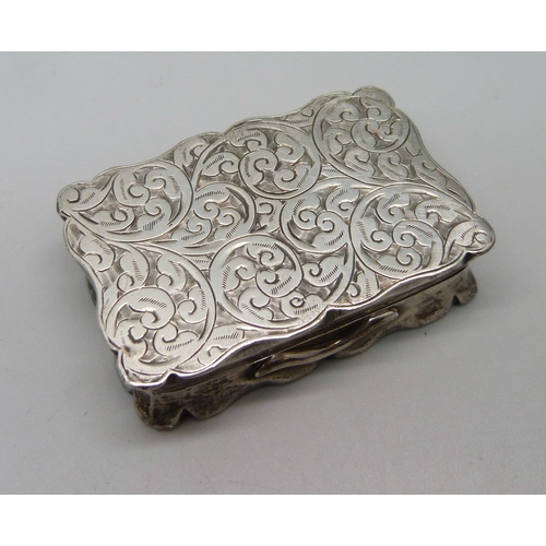 898 - A silver snuff box, Birmingham 1908, Davis, Moss & Co., 44g, 54mm wide