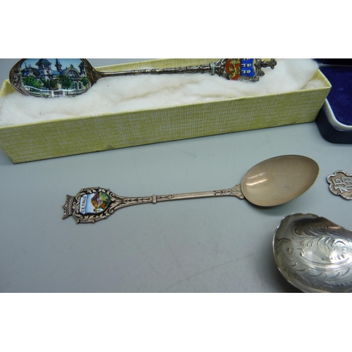 905 - Five silver spoons, one a/f, 51g, (two 800 silver)