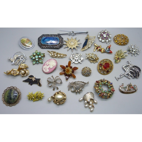 920 - Thirty costume brooches