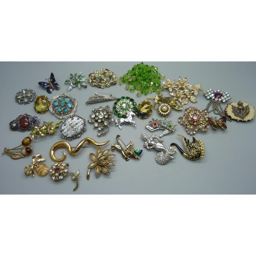 926 - Thirty costume brooches