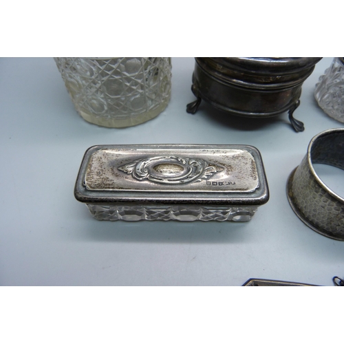 939 - A collection of silver items, 170g of silver including trinket pot, a/f