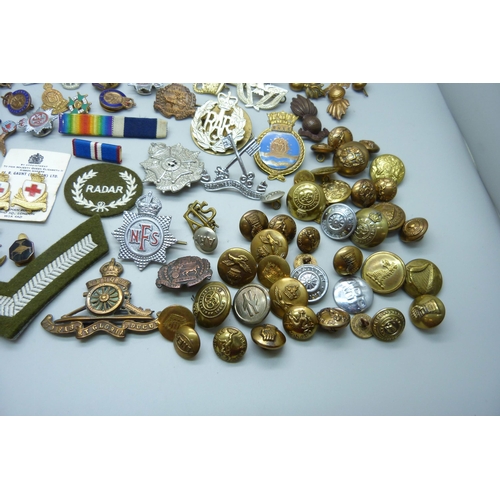 940 - A collection of military badges, uniform badges, other badges, etc.