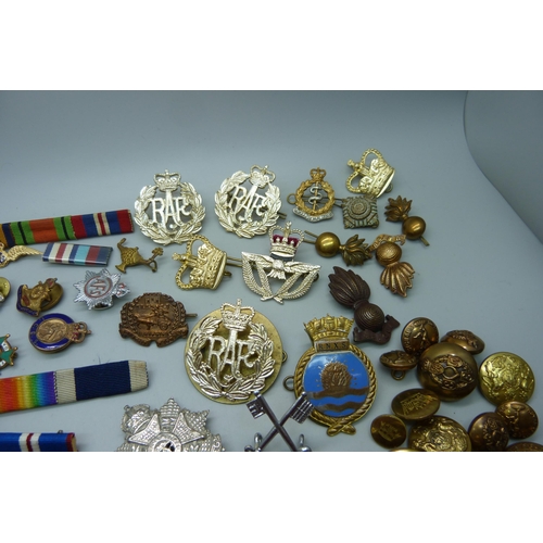 940 - A collection of military badges, uniform badges, other badges, etc.