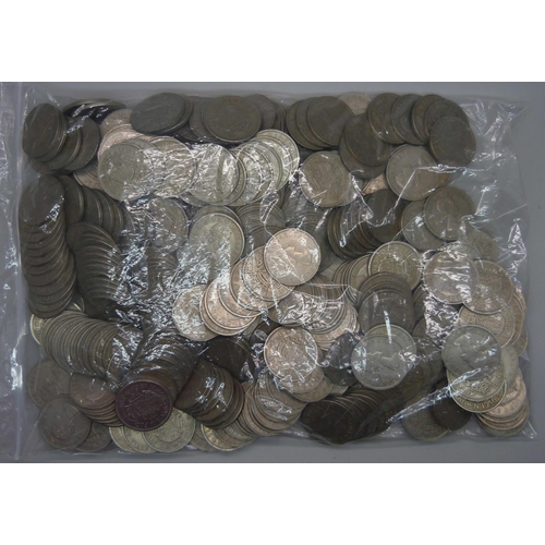 943 - Large quantity of post 1947 half crowns