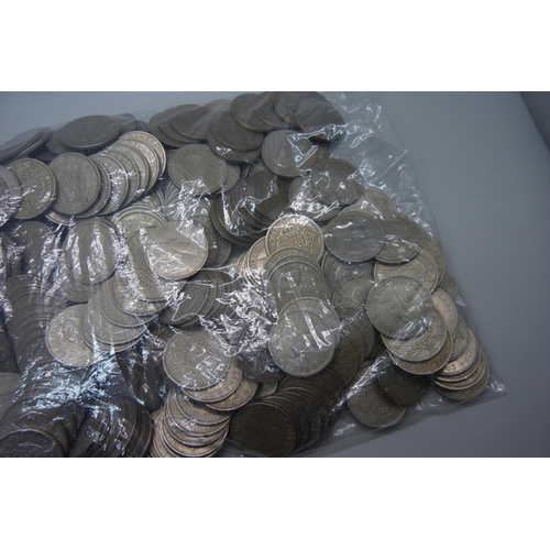 943 - Large quantity of post 1947 half crowns