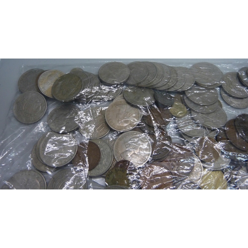 944 - A collection of coins