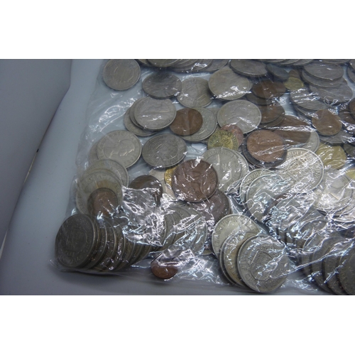 944 - A collection of coins