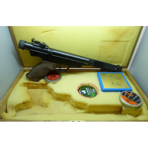 946 - A German made  'Original' Mod 6 target shooting air pistol, Cal. 4,5/.177, 11490, boxed