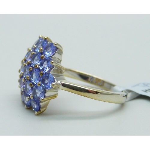 967 - A silver gilt tanzanite cluster ring, U