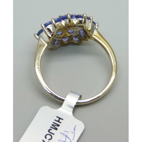 967 - A silver gilt tanzanite cluster ring, U