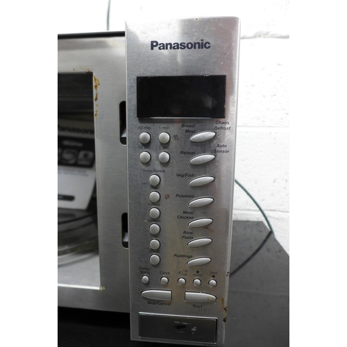 2144 - A Panasonic 900W inverter microwave