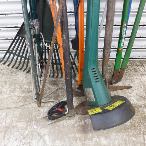 2155 - A quantity of gardening tools including a Hyundai HYM3200E electric lawn mower, an electric grass st... 