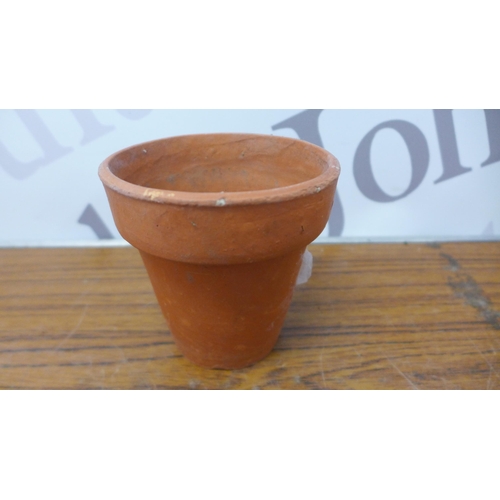 2172 - A box of approx. 25 assorted terracotta plant pots