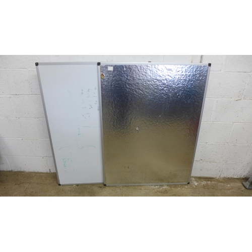 2176 - 2 White boards (120x90cm)