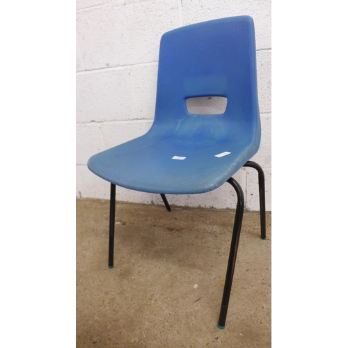 2179 - 20 stacking Plastic chairs - 3 black and 17 blue