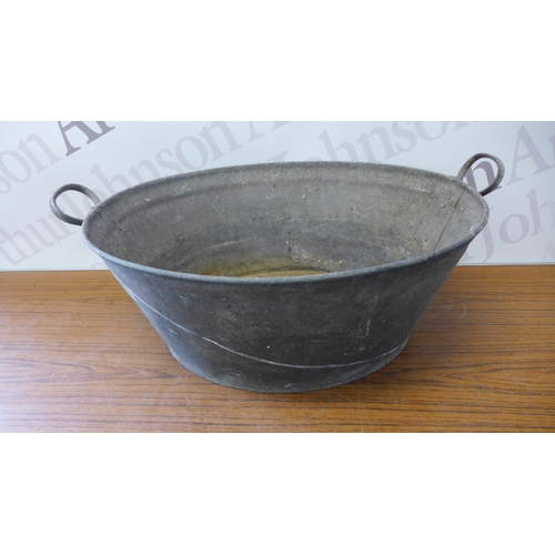 2184 - A galvanized metal dust bin, tin bath and a gardeners sieve