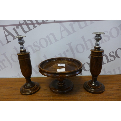 2213 - A pair of wooden candle stick holders and matching wooden fruit bowl