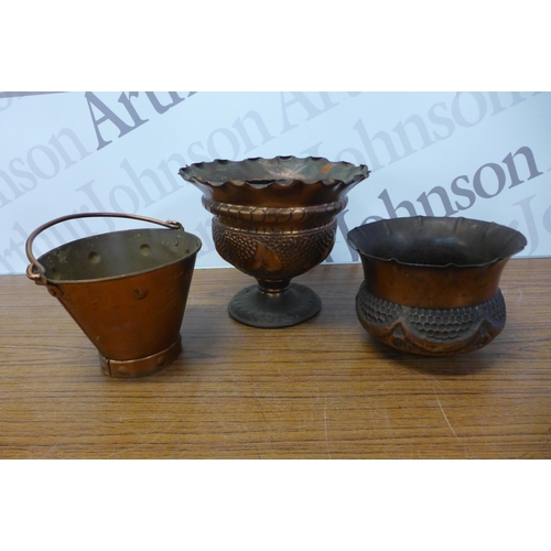 2224 - Three decorative copper pots and a metal trunk