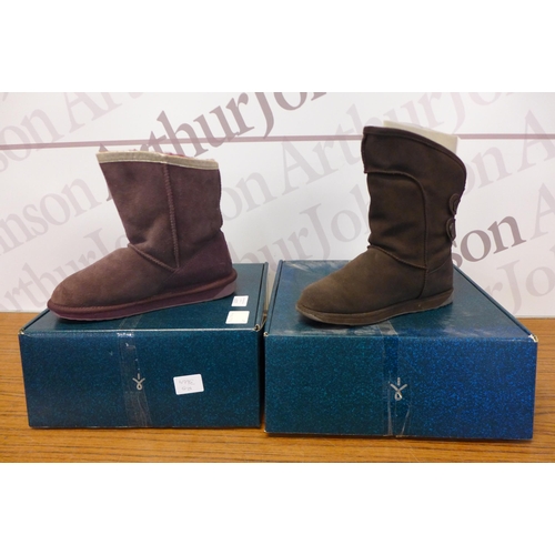 2237 - A pair of Uk size 5 EMU Australia saltbush LO purple/Mauve ladies boots and a pair of UK size 5 EMU ... 