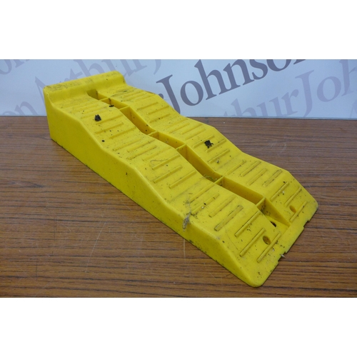 2241 - A pair of Fiamma Yellow plastic caravan ramps