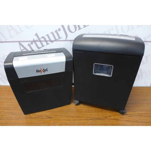 2252 - A Rexel Momentum X308 15 litre shredder and a Staples SPL-LX101PG paper shredder