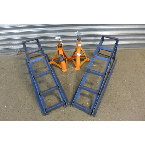 2262 - A Pair of Halfords 3 ton axle stands and a pair of metal van ramps