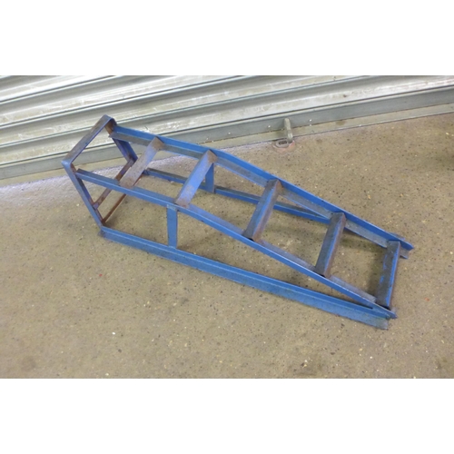 2262 - A Pair of Halfords 3 ton axle stands and a pair of metal van ramps