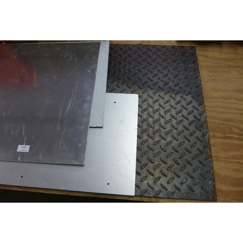 2267 - 6 sheets of assorted sized metal plate