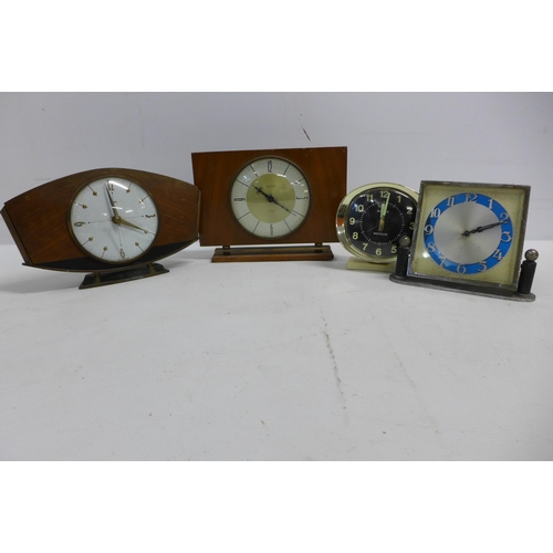 2275 - A quantity of assorted mantle clocks