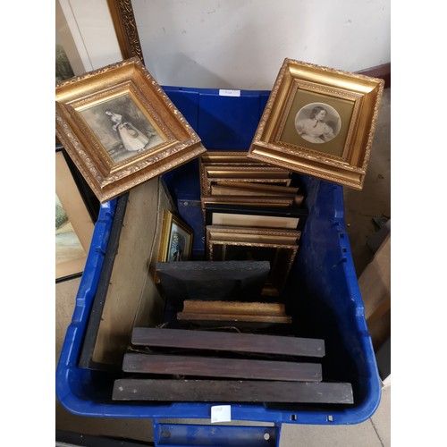 307 - A large quantity of assorted prints