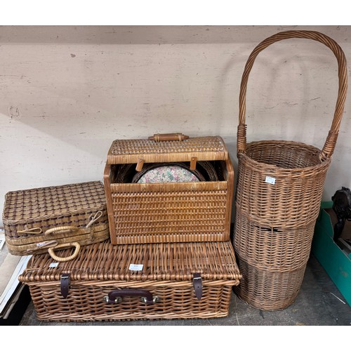 335 - Assorted wicker baskets, etc.