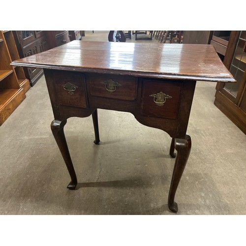 122 - A George III oak lowboy