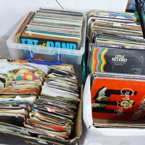 2085 - A large quantity of LP records and 7