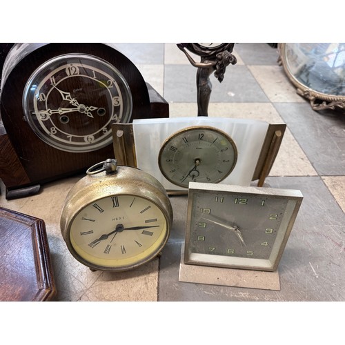 337 - Assorted clocks and wall clocks