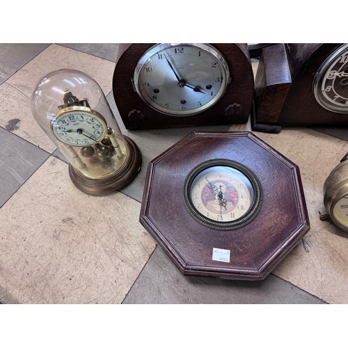 337 - Assorted clocks and wall clocks