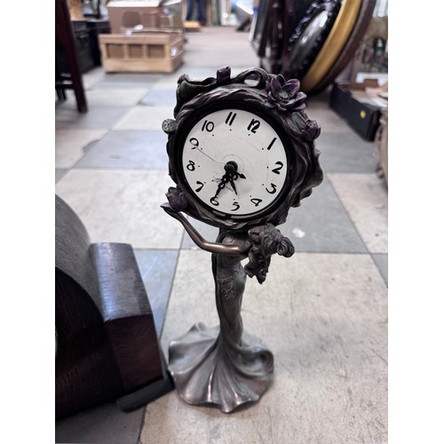 337 - Assorted clocks and wall clocks