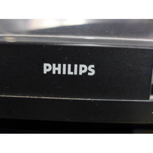 2093 - A Philips Hi-Fi system including an FP362 automatic turntable, a digital tuner, stereo graphic equal... 